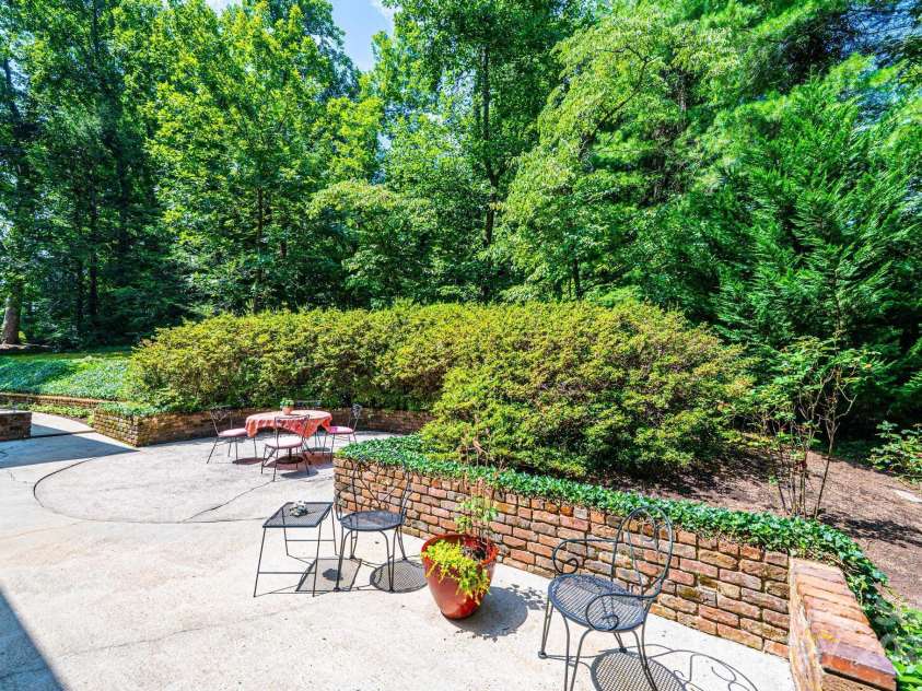 902 Cherokee Place, Lenoir, NC 28645.  MLS# CAR4277331, YatesRealty ID 27183. 