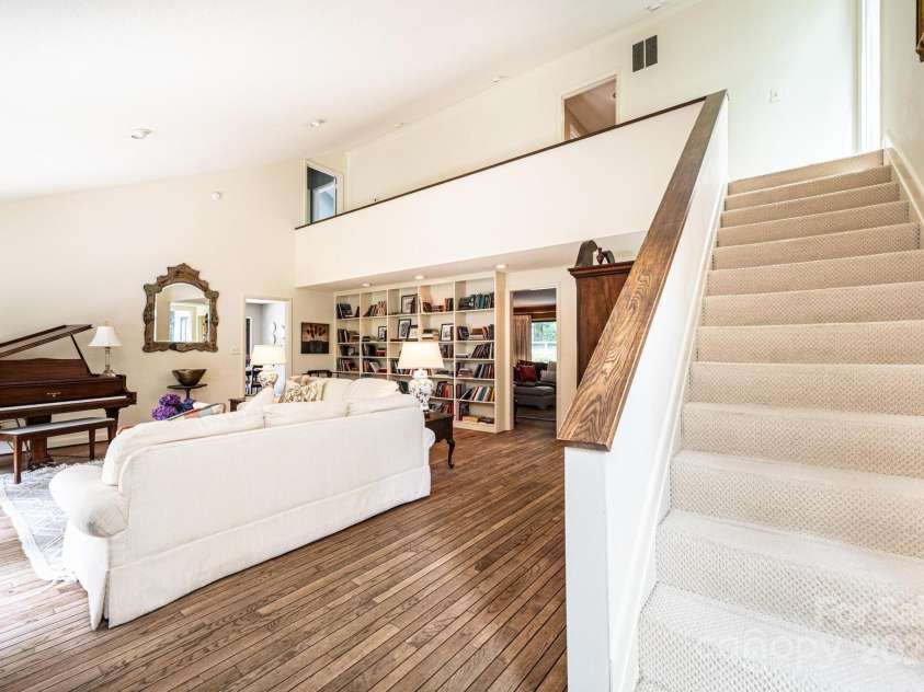 902 Cherokee Place, Lenoir, NC 28645.  MLS# CAR4277331, YatesRealty ID 27183. 