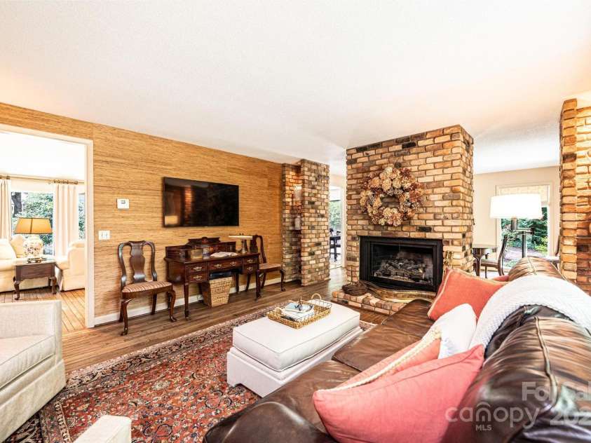 902 Cherokee Place, Lenoir, NC 28645.  MLS# CAR4277331, YatesRealty ID 27183. 