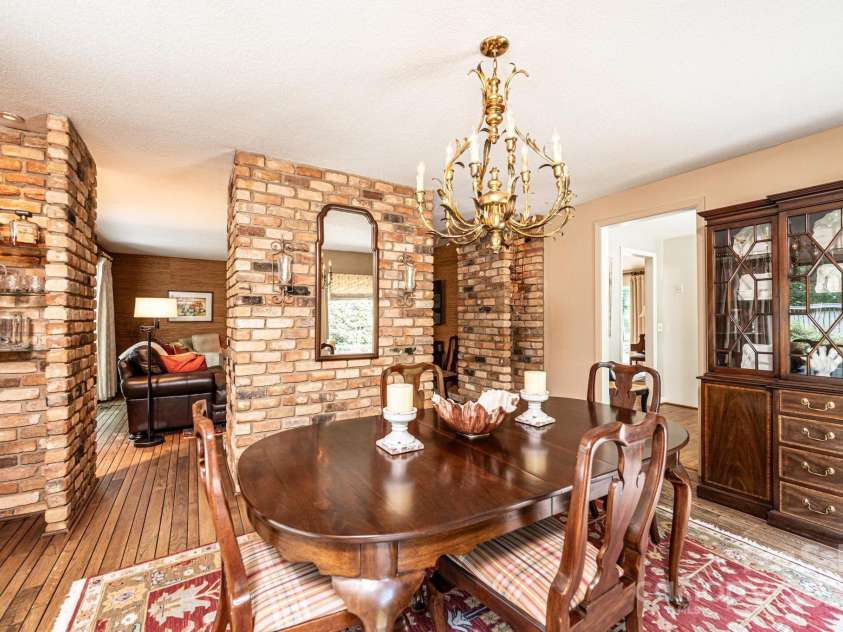 902 Cherokee Place, Lenoir, NC 28645.  MLS# CAR4277331, YatesRealty ID 27183. 