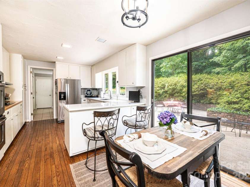 902 Cherokee Place, Lenoir, NC 28645.  MLS# CAR4277331, YatesRealty ID 27183. 