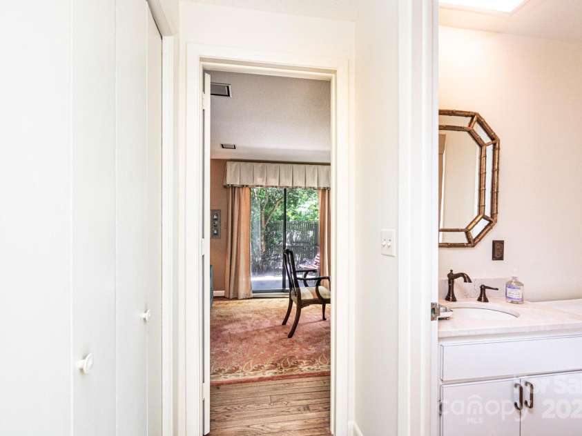 902 Cherokee Place, Lenoir, NC 28645.  MLS# CAR4277331, YatesRealty ID 27183. 