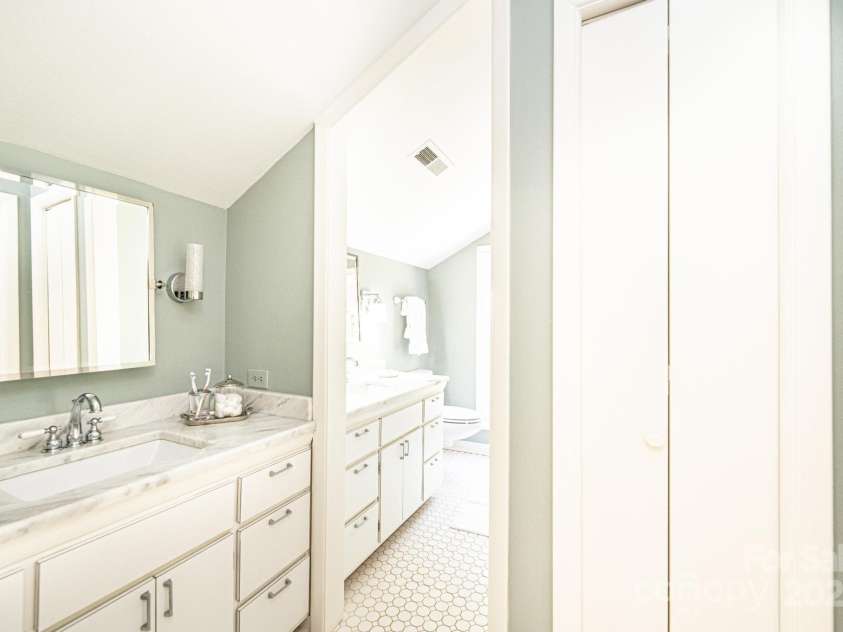 902 Cherokee Place, Lenoir, NC 28645.  MLS# CAR4277331, YatesRealty ID 27183. Primary bathroom