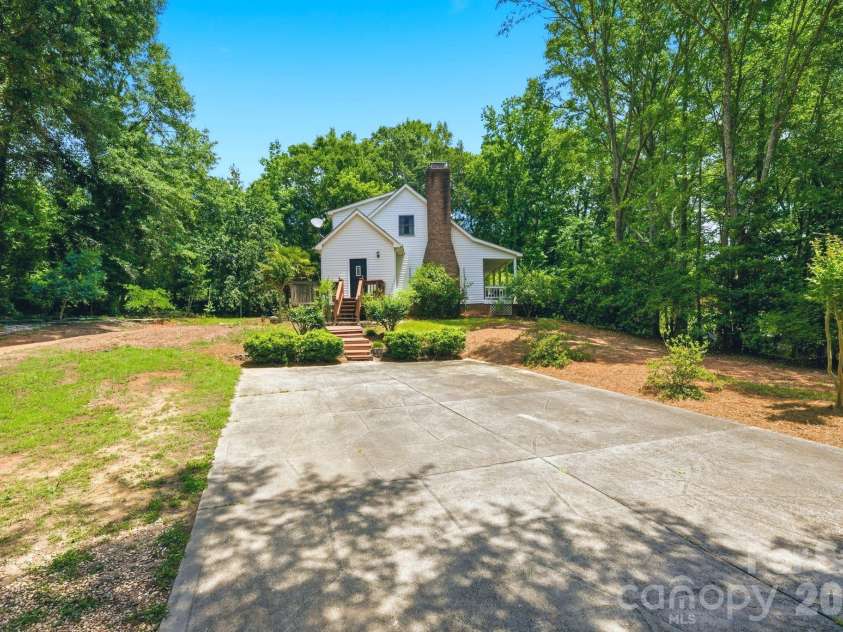 9143 Sadlers Ridge Road, Fort Mill, SC 29707.  MLS# CAR4388651, YatesRealty ID 27183. 