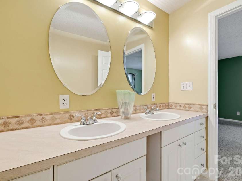 9143 Sadlers Ridge Road, Fort Mill, SC 29707.  MLS# CAR4388651, YatesRealty ID 27183. 