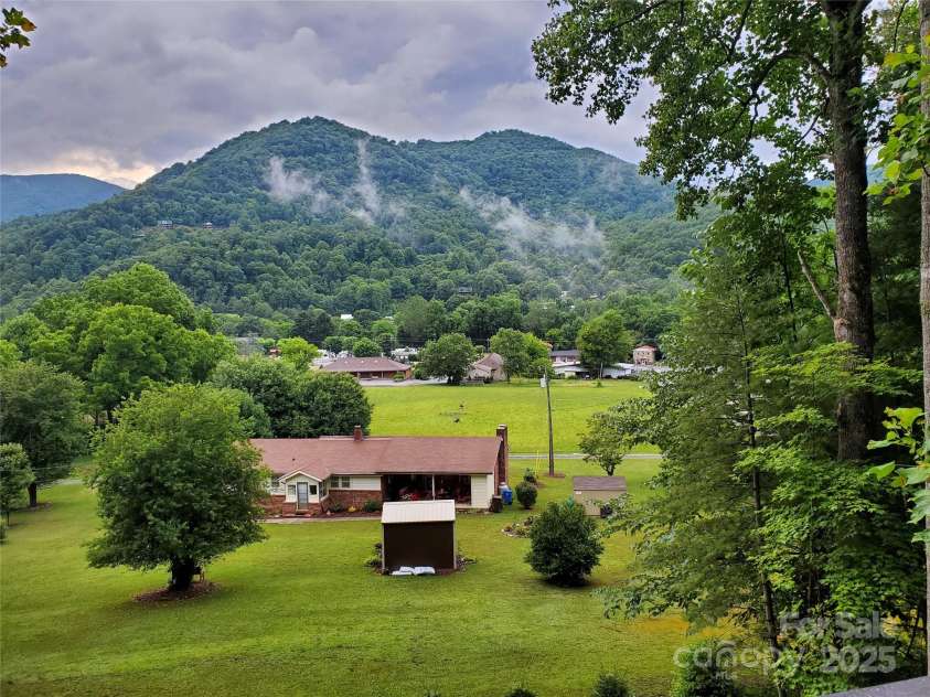 7 Higel Lane, Maggie Valley, NC 28751.  MLS# CAR4280998, YatesRealty ID 27185. 