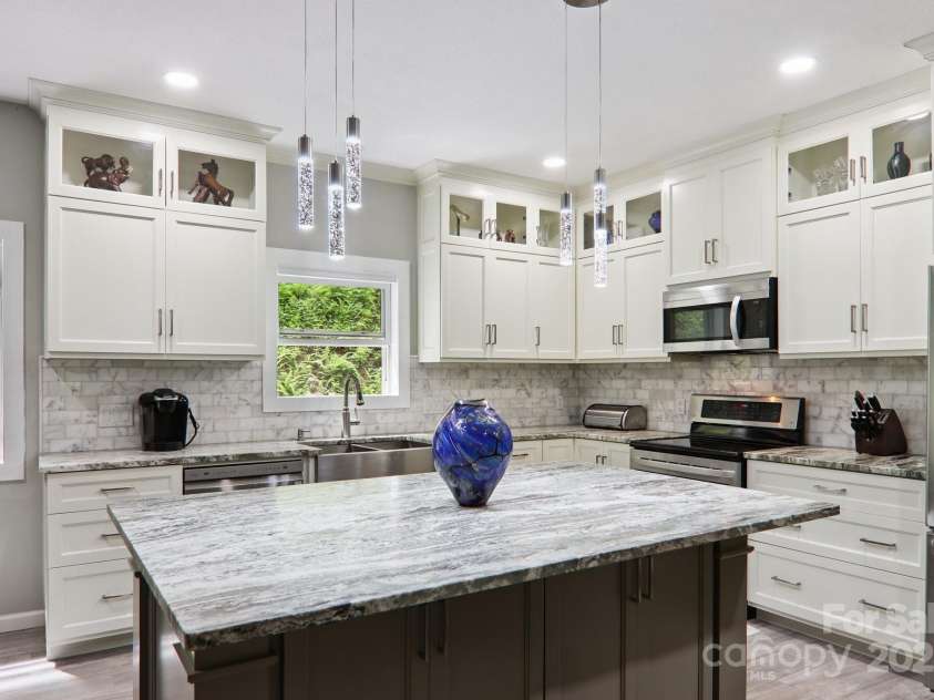 7 Higel Lane, Maggie Valley, NC 28751.  MLS# CAR4280998, YatesRealty ID 27185. 