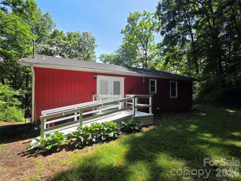 165 Mount Eire Drive, Sylva, NC 28779.  MLS# CAR4388618, YatesRealty ID 27186. 