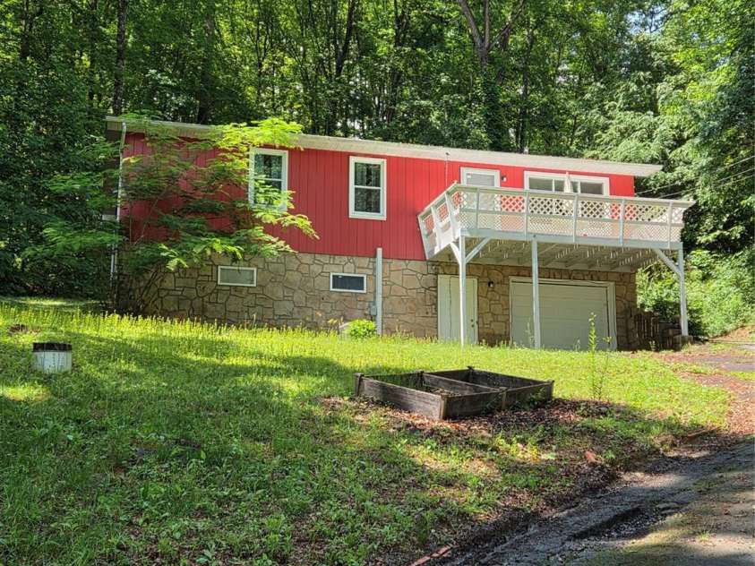165 Mount Eire Drive, Sylva, NC 28779.  MLS# CAR4388618, YatesRealty ID 27186. 