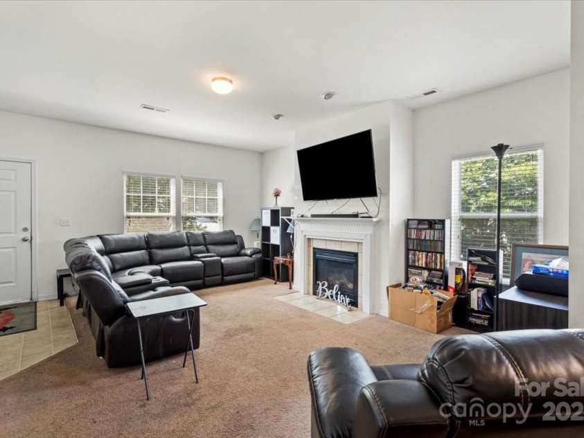 123 Kingsgate Court, Statesville, NC 28625.  MLS# CAR4279840, YatesRealty ID 27187. 