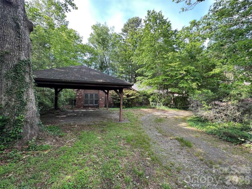 5 Lone Pine Road, Asheville, NC 28803.  MLS# CAR4388691, YatesRealty ID 27187. 