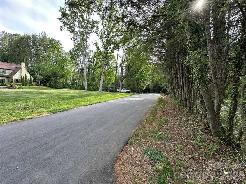 5 Lone Pine Road, Asheville, NC 28803.  MLS# CAR4388691, YatesRealty ID 27187. 