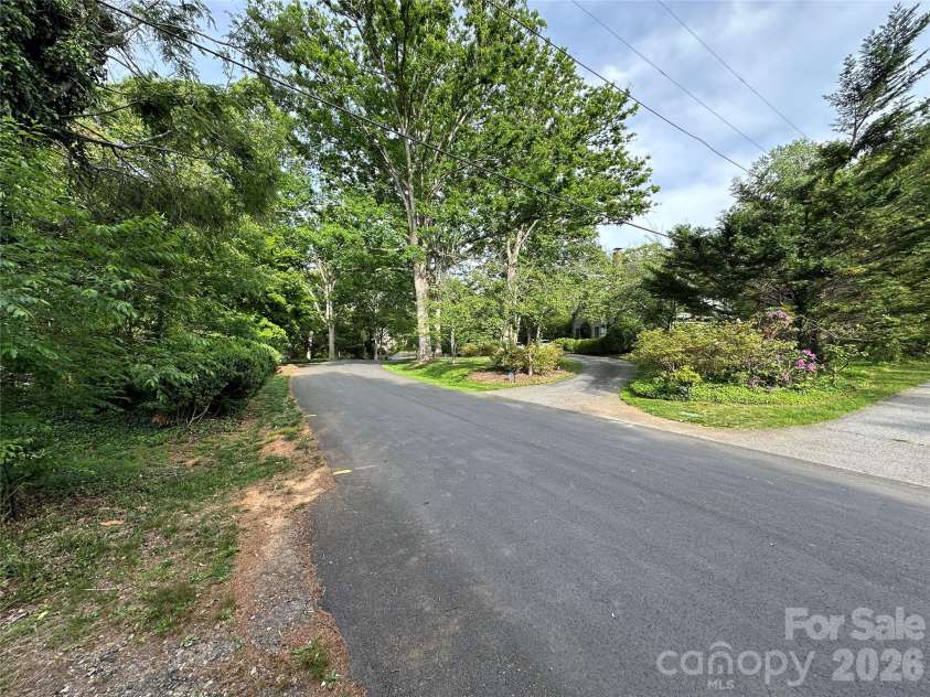 5 Lone Pine Road, Asheville, NC 28803.  MLS# CAR4388691, YatesRealty ID 27187. 