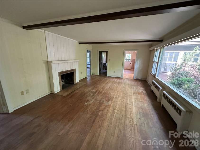 5 Lone Pine Road, Asheville, NC 28803.  MLS# CAR4388691, YatesRealty ID 27187. 