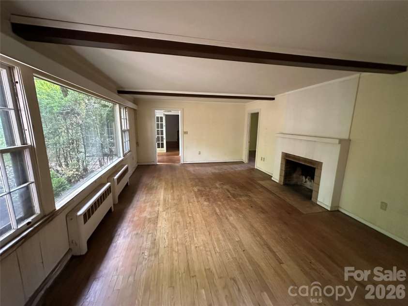 5 Lone Pine Road, Asheville, NC 28803.  MLS# CAR4388691, YatesRealty ID 27187. 