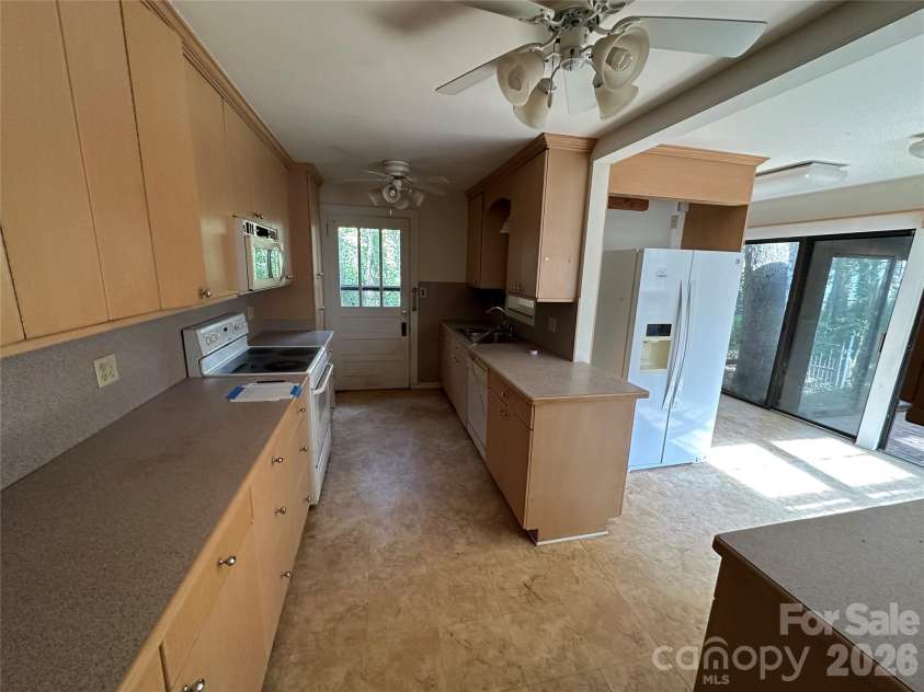 5 Lone Pine Road, Asheville, NC 28803.  MLS# CAR4388691, YatesRealty ID 27187. 