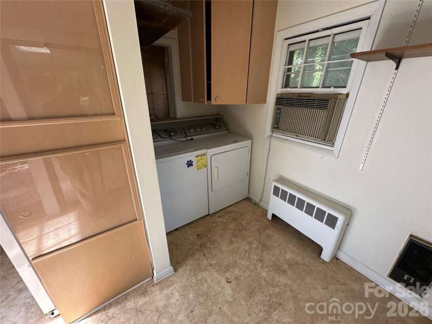 5 Lone Pine Road, Asheville, NC 28803.  MLS# CAR4388691, YatesRealty ID 27187. 