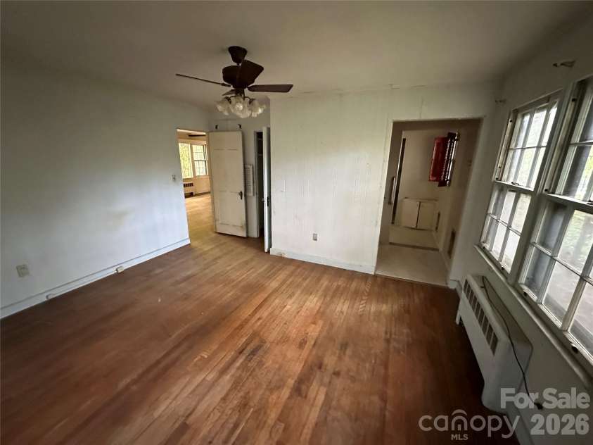 5 Lone Pine Road, Asheville, NC 28803.  MLS# CAR4388691, YatesRealty ID 27187. 