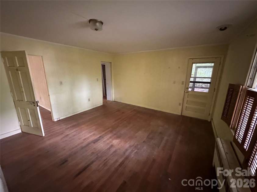 5 Lone Pine Road, Asheville, NC 28803.  MLS# CAR4388691, YatesRealty ID 27187. 