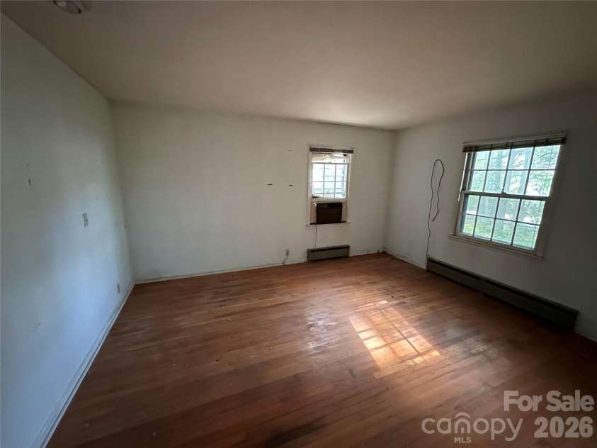 5 Lone Pine Road, Asheville, NC 28803.  MLS# CAR4388691, YatesRealty ID 27187. 