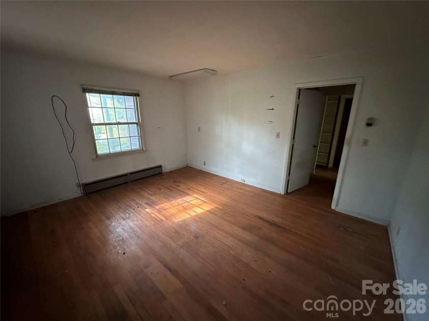 5 Lone Pine Road, Asheville, NC 28803.  MLS# CAR4388691, YatesRealty ID 27187. 
