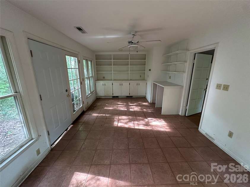5 Lone Pine Road, Asheville, NC 28803.  MLS# CAR4388691, YatesRealty ID 27187. 