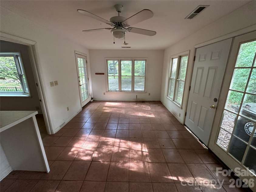 5 Lone Pine Road, Asheville, NC 28803.  MLS# CAR4388691, YatesRealty ID 27187. 