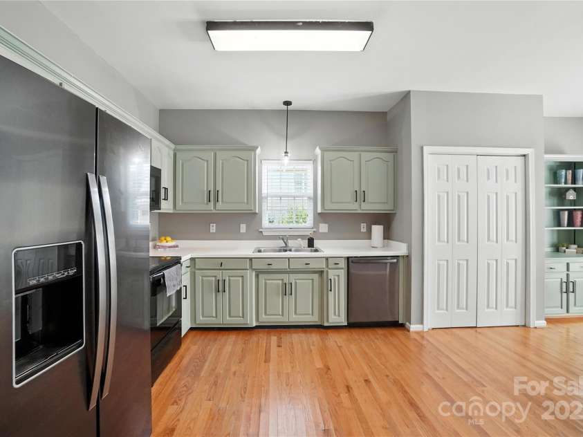 2105 Pinnacle View Drive, Kings Mountain, NC 28086.  MLS# CAR4281472, YatesRealty ID 27188. 