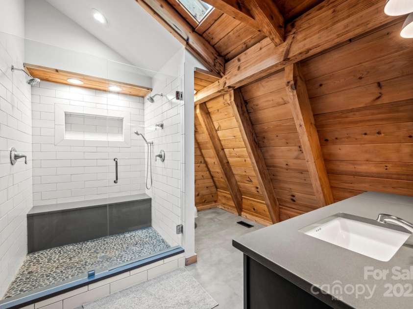 1933 Laurel Ridge Road, Maggie Valley, NC 28751.  MLS# CAR4281523, YatesRealty ID 27189. 