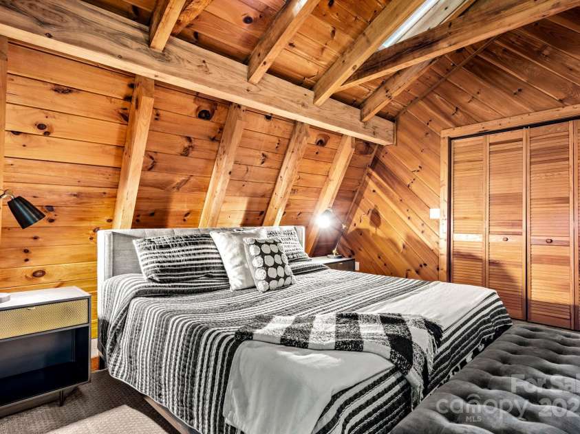 1933 Laurel Ridge Road, Maggie Valley, NC 28751.  MLS# CAR4281523, YatesRealty ID 27189. 