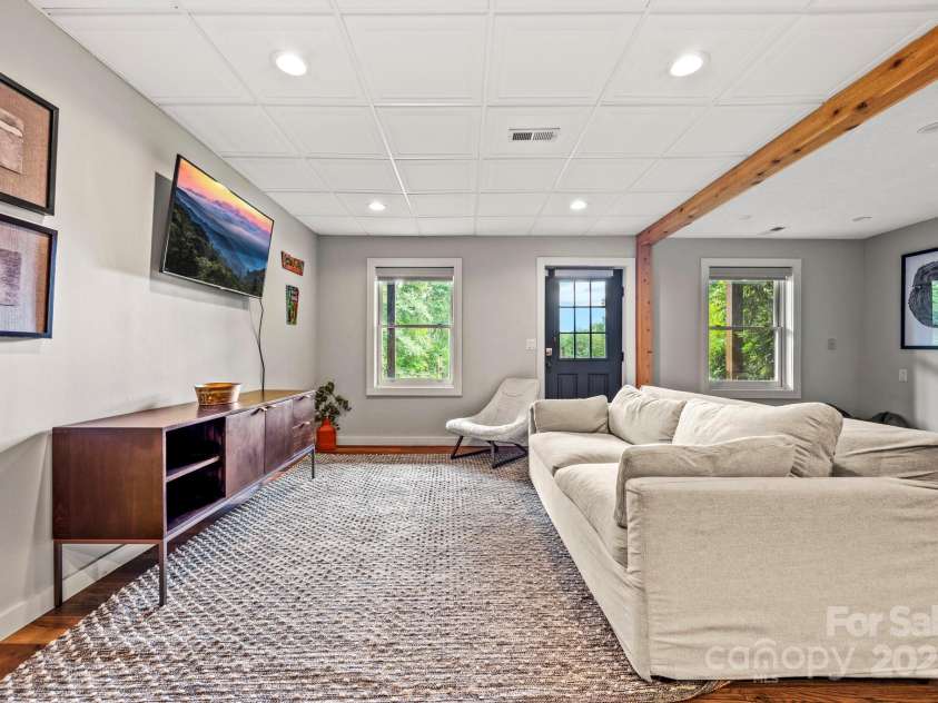 1933 Laurel Ridge Road, Maggie Valley, NC 28751.  MLS# CAR4281523, YatesRealty ID 27189. 