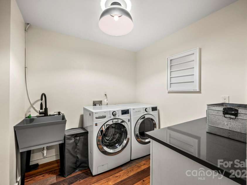 1933 Laurel Ridge Road, Maggie Valley, NC 28751.  MLS# CAR4281523, YatesRealty ID 27189. 