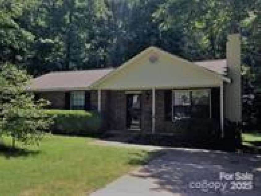 4825 Banfshire Road, Charlotte, NC 28215.  MLS# CAR4238610, YatesRealty ID 2719. 