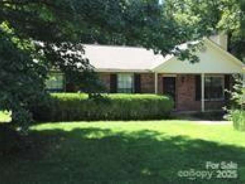 4825 Banfshire Road, Charlotte, NC 28215.  MLS# CAR4238610, YatesRealty ID 2719. 