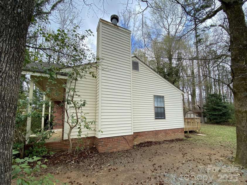 4825 Banfshire Road, Charlotte, NC 28215.  MLS# CAR4238610, YatesRealty ID 2719. 