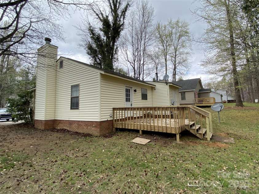 4825 Banfshire Road, Charlotte, NC 28215.  MLS# CAR4238610, YatesRealty ID 2719. 