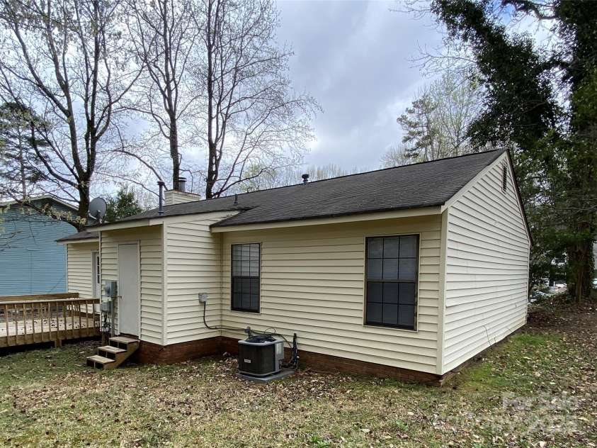 4825 Banfshire Road, Charlotte, NC 28215.  MLS# CAR4238610, YatesRealty ID 2719. 