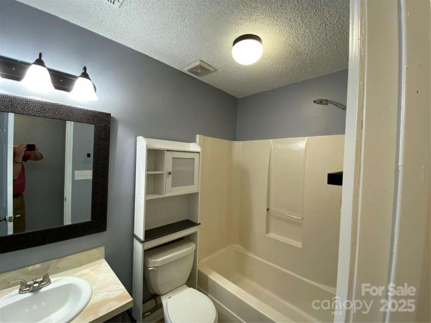 4825 Banfshire Road, Charlotte, NC 28215.  MLS# CAR4238610, YatesRealty ID 2719. 