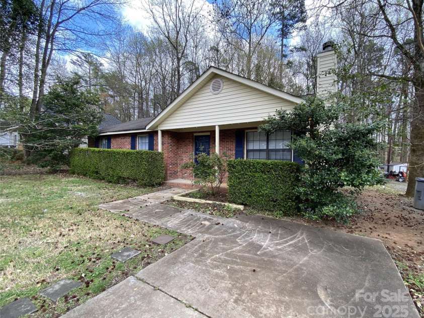 4825 Banfshire Road, Charlotte, NC 28215.  MLS# CAR4238610, YatesRealty ID 2719. 