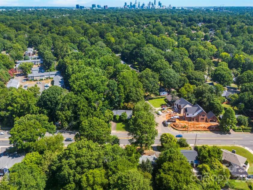 1126 Woodlawn Road, Charlotte, NC 28209.  MLS# CAR4281650, YatesRealty ID 27192. Close proximity to Uptown.