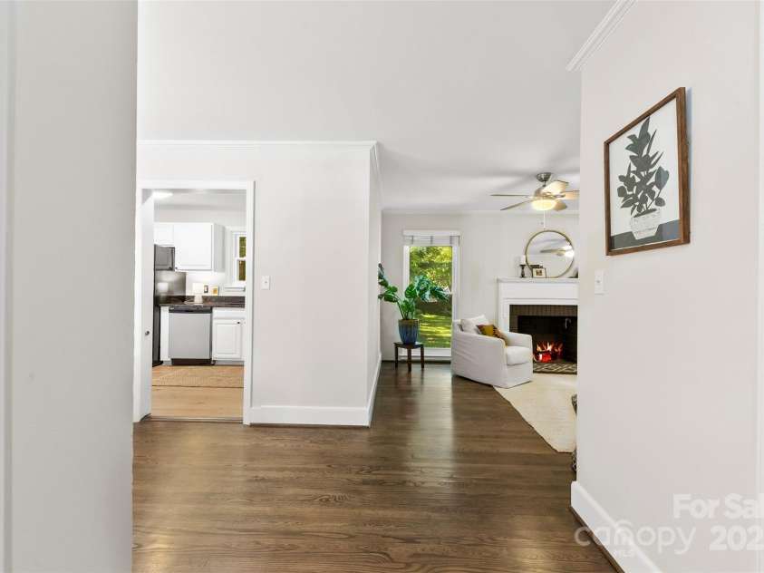 1126 Woodlawn Road, Charlotte, NC 28209.  MLS# CAR4281650, YatesRealty ID 27192. Entry foyer.