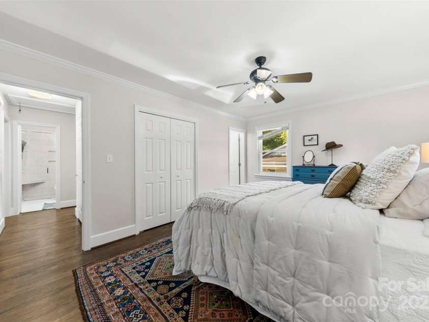 1126 Woodlawn Road, Charlotte, NC 28209.  MLS# CAR4281650, YatesRealty ID 27192. Primary Bedroom.