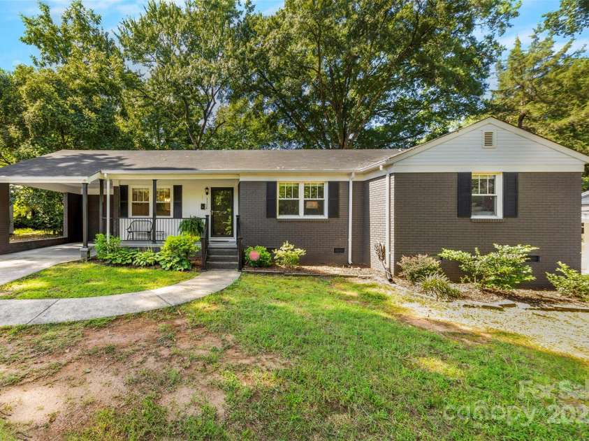 1126 Woodlawn Road, Charlotte, NC 28209.  MLS# CAR4281650, YatesRealty ID 27192. Welcome home!