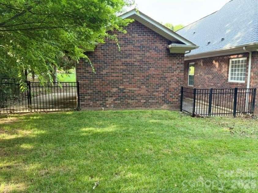 5911 Sugarcane Court, Mint Hill, NC 28227.  MLS# CAR4388532, YatesRealty ID 27194. 