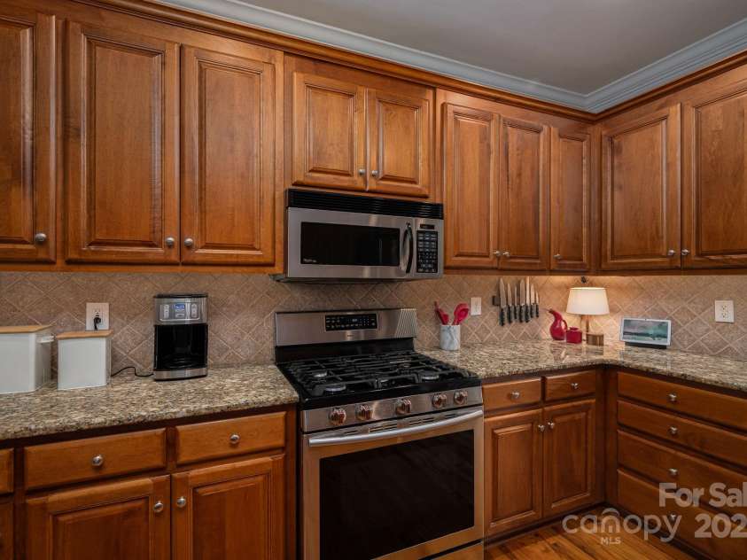 203 Laurel Glen Drive, Mooresville, NC 28115.  MLS# CAR4282155, YatesRealty ID 27195. 