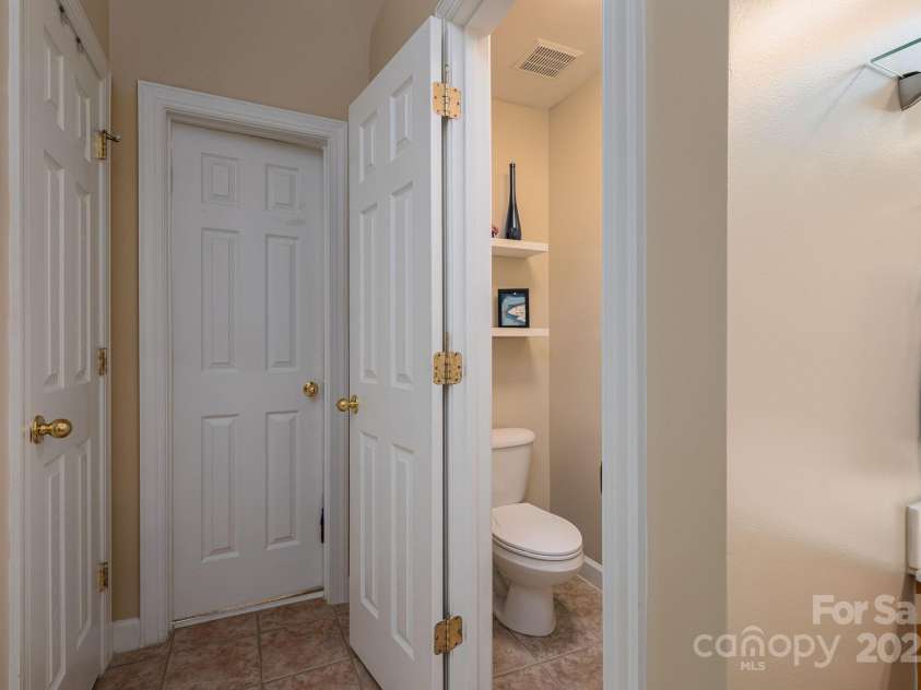 203 Laurel Glen Drive, Mooresville, NC 28115.  MLS# CAR4282155, YatesRealty ID 27195. 