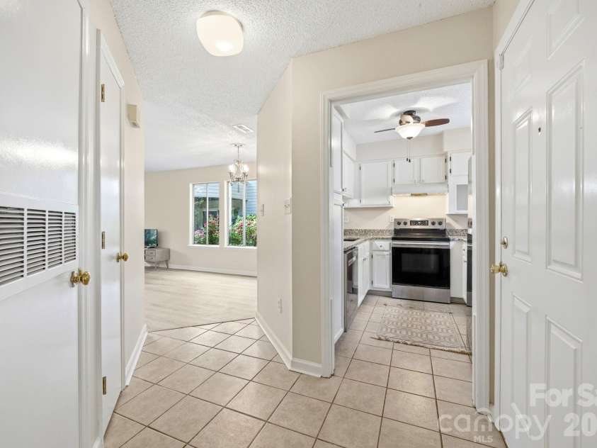 2500 #A Stradbrook Drive, Charlotte, NC 28210.  MLS# CAR4387981, YatesRealty ID 27195. Entry way