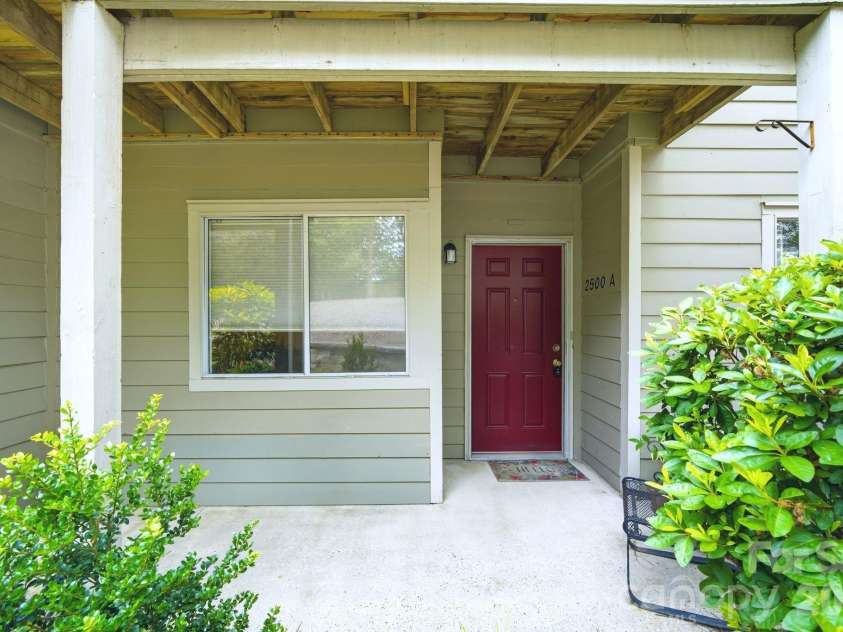2500 #A Stradbrook Drive, Charlotte, NC 28210.  MLS# CAR4387981, YatesRealty ID 27195. Front door entrancce