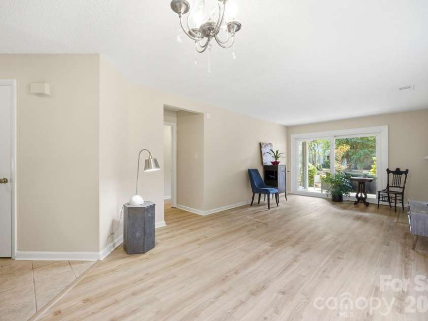 2500 #A Stradbrook Drive, Charlotte, NC 28210.  MLS# CAR4387981, YatesRealty ID 27195. Living room area