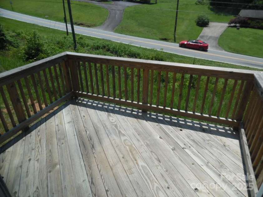 578 30th Avenue Circle, Hickory, NC 28601.  MLS# CAR4283511, YatesRealty ID 27198. 